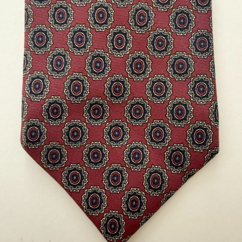 Tom James Hand Made Silk Tie Burgundy Medallion Geometric Pattern
